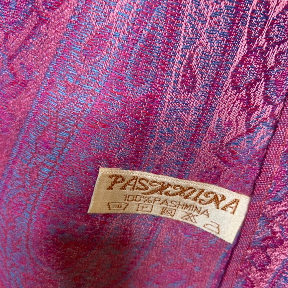 Pashmina - Picture 3 of 5